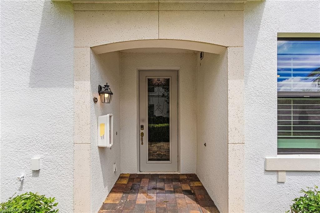 3163 Serena Ln 101, Naples, FL 34114-3