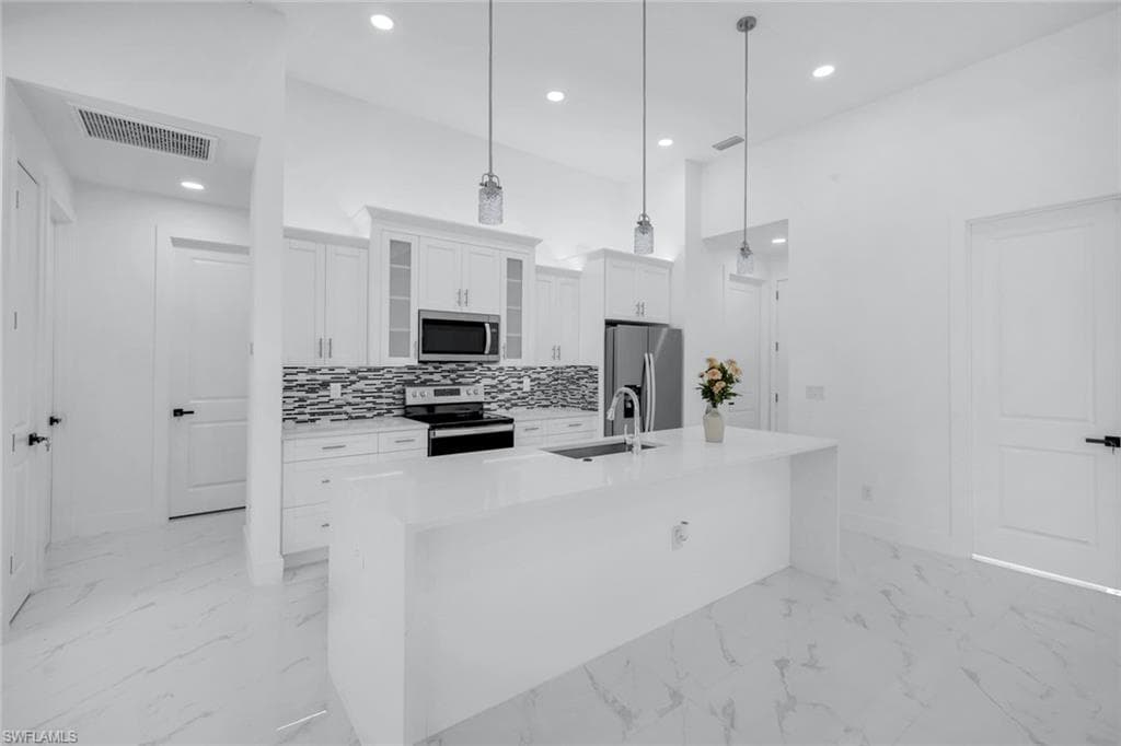 3923 38th St, Cape Coral, FL 33993-12