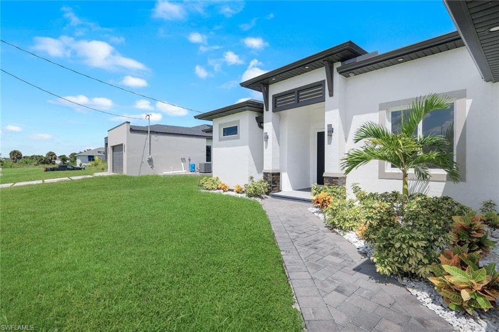 3923 38th St, Cape Coral, FL 33993-5