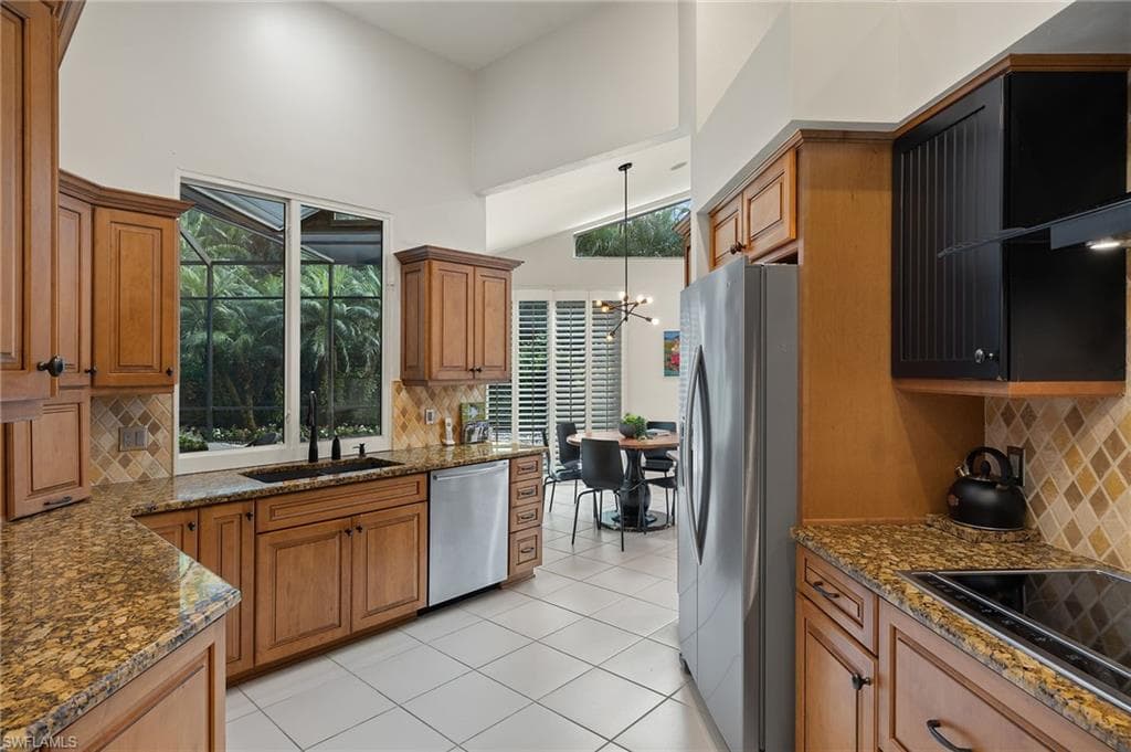 812 Arrowhead Ln, Naples, FL 34108-5
