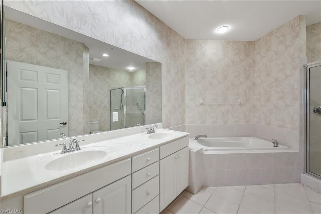 8545 Danbury Blvd 204, Naples, FL 34120-16