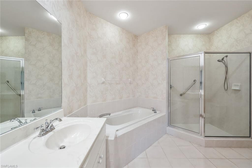 8545 Danbury Blvd 204, Naples, FL 34120-17