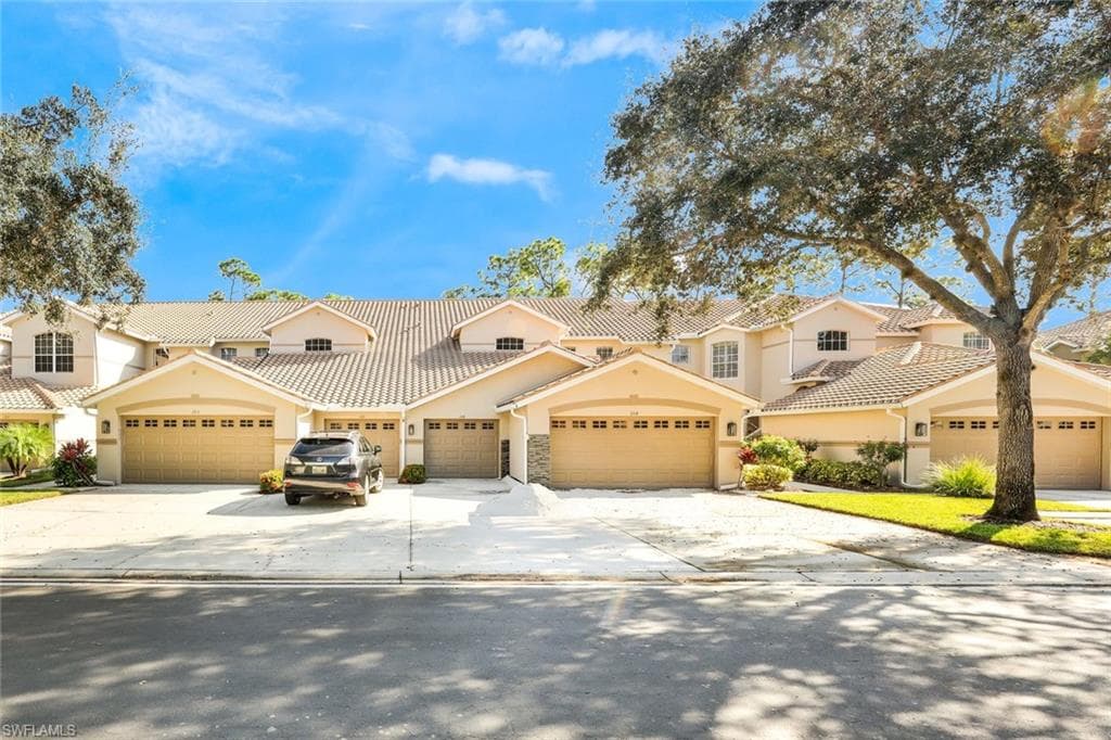 8545 Danbury Blvd 204, Naples, FL 34120-5