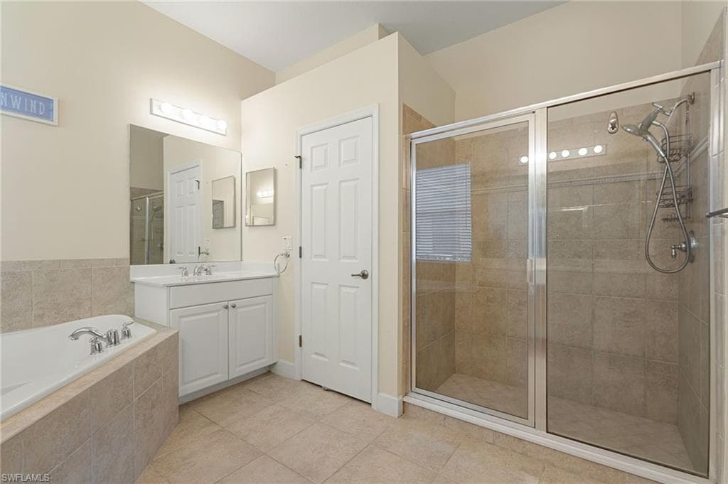 3811 Lakeview Isle Ct, Fort Myers, FL 33905-15