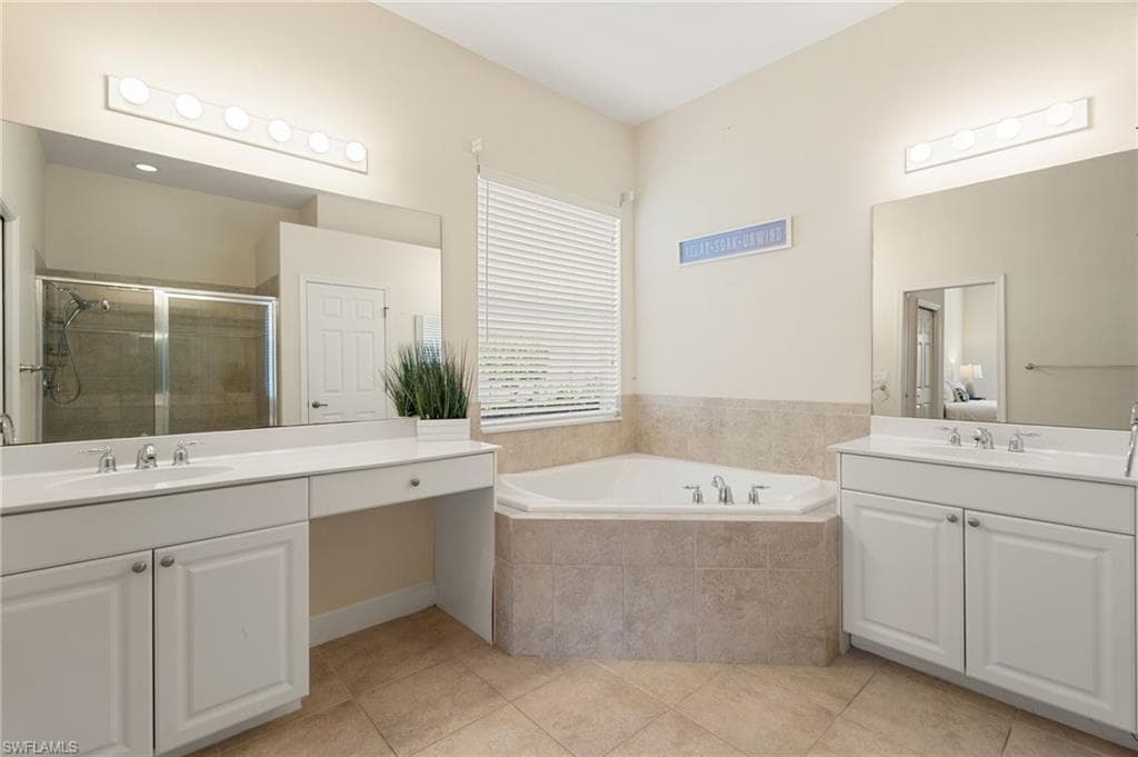 3811 Lakeview Isle Ct, Fort Myers, FL 33905-16