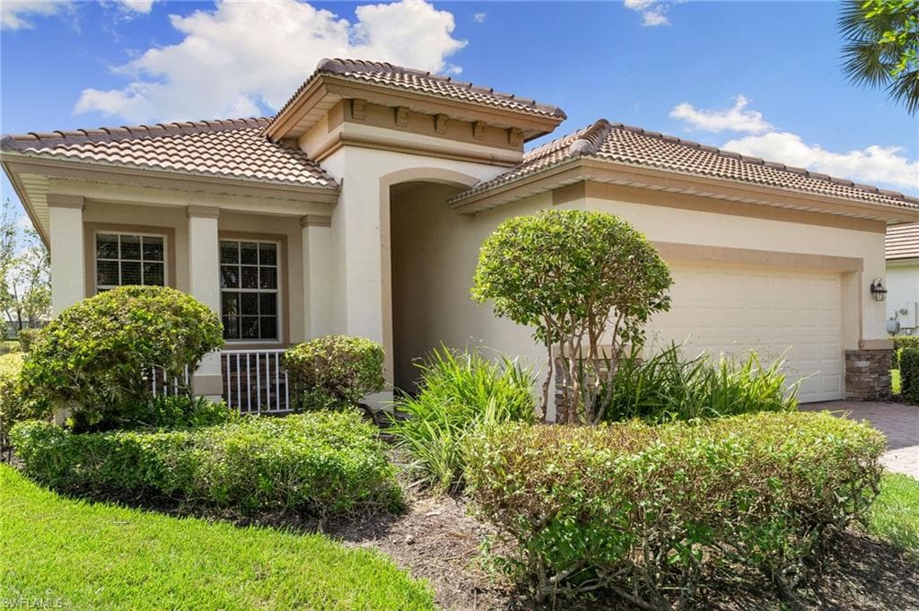 3811 Lakeview Isle Ct, Fort Myers, FL 33905-1