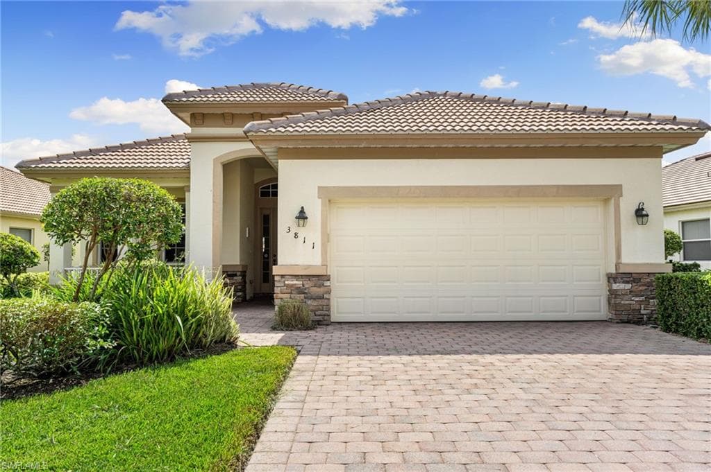 3811 Lakeview Isle Ct, Fort Myers, FL 33905-35