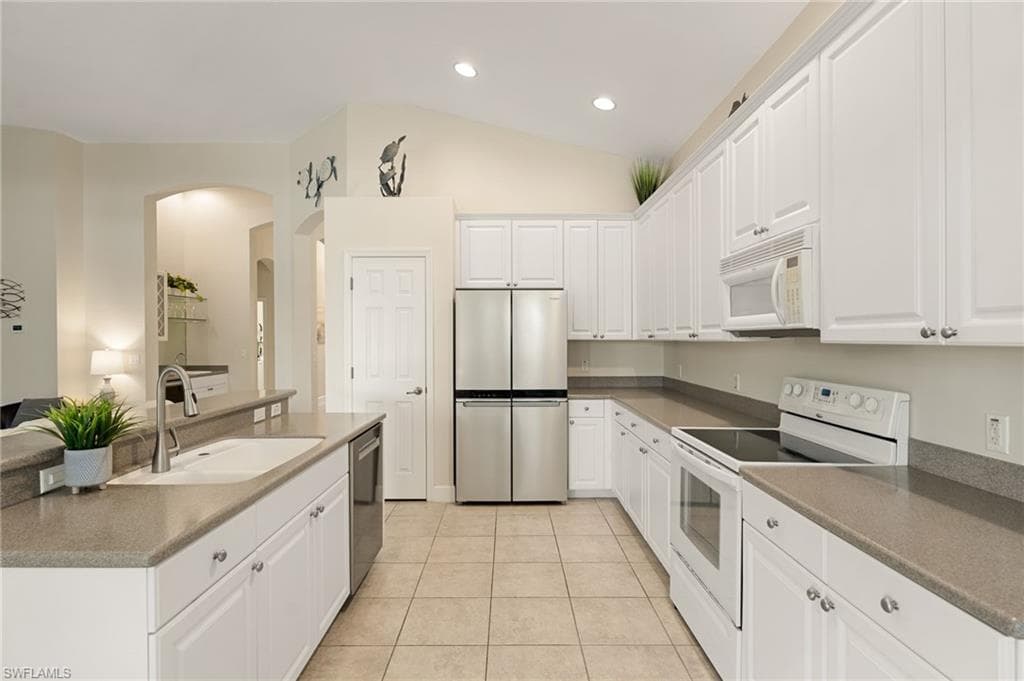 3811 Lakeview Isle Ct, Fort Myers, FL 33905-2