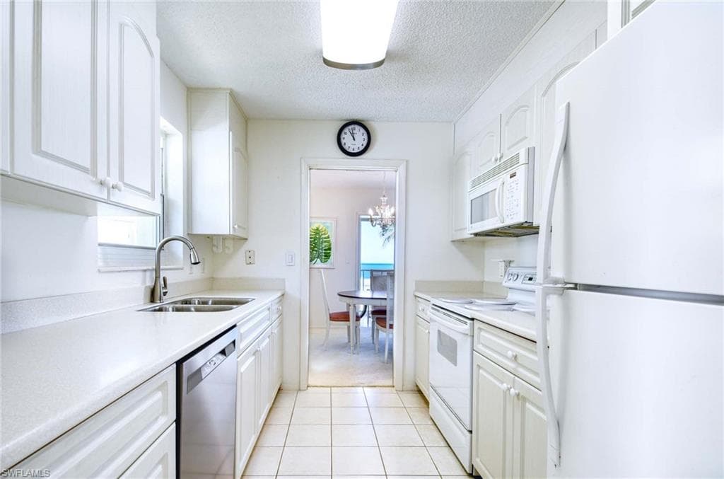 2151 Gulf Shore Blvd N 204, Naples, FL 34102-10