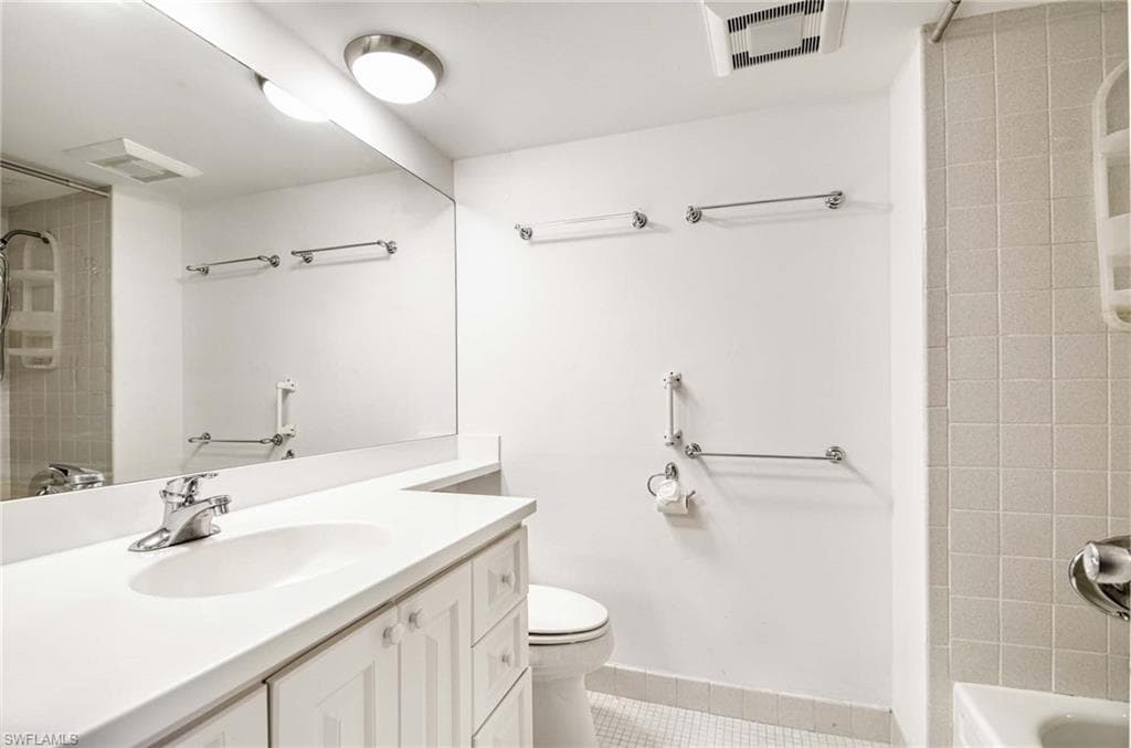 2151 Gulf Shore Blvd N 204, Naples, FL 34102-15