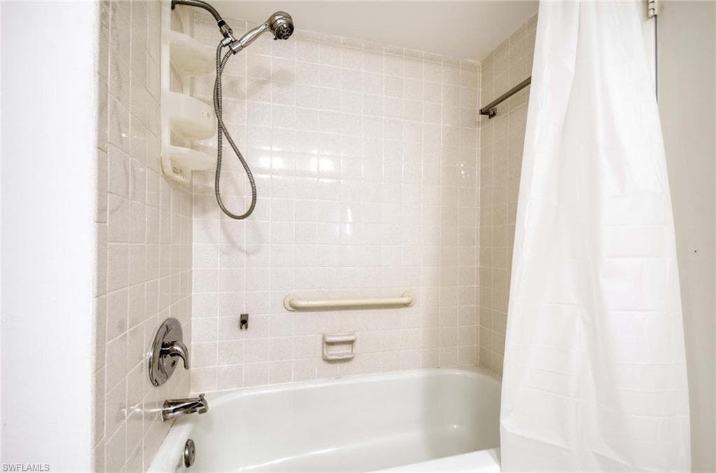 2151 Gulf Shore Blvd N 204, Naples, FL 34102-16