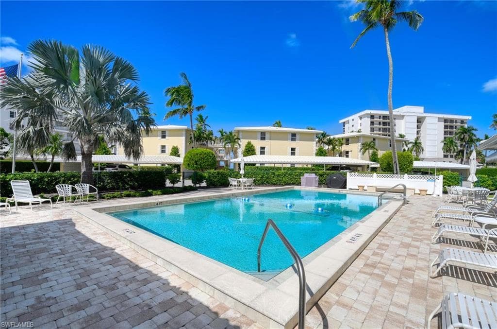 2151 Gulf Shore Blvd N 204, Naples, FL 34102-19