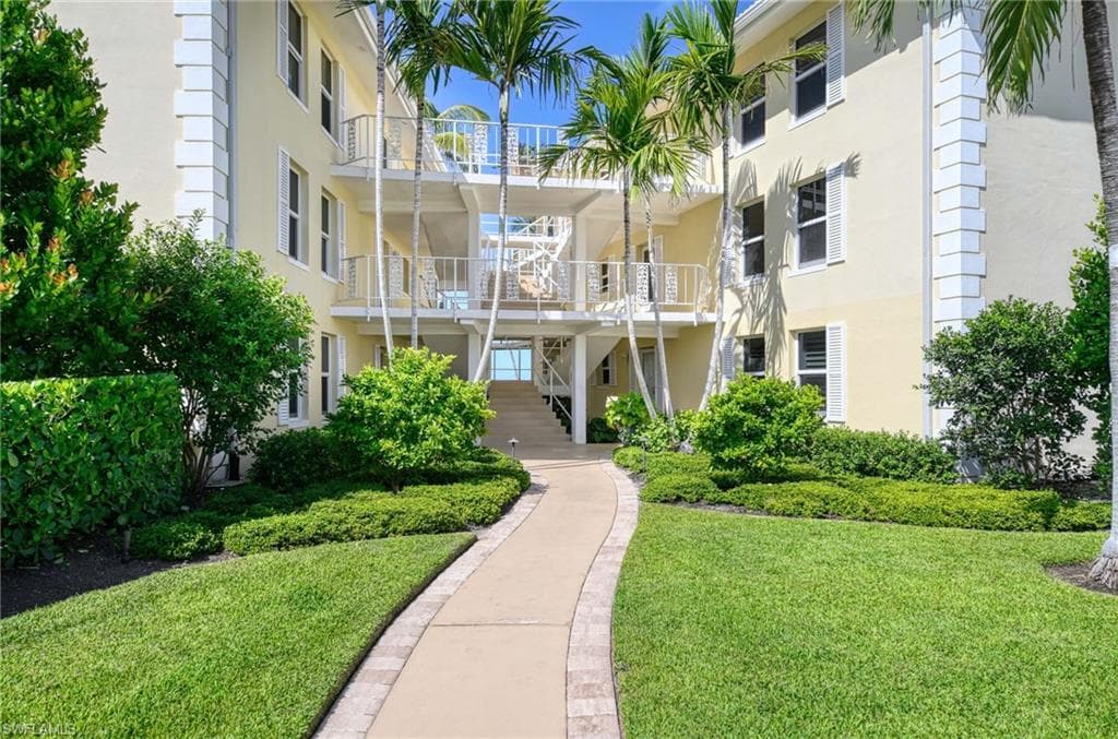 2151 Gulf Shore Blvd N 204, Naples, FL 34102-30