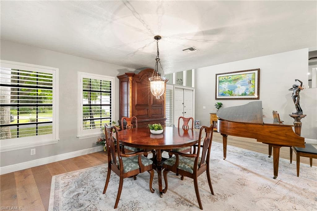 431 Widgeon Pt, Naples, FL 34105-8