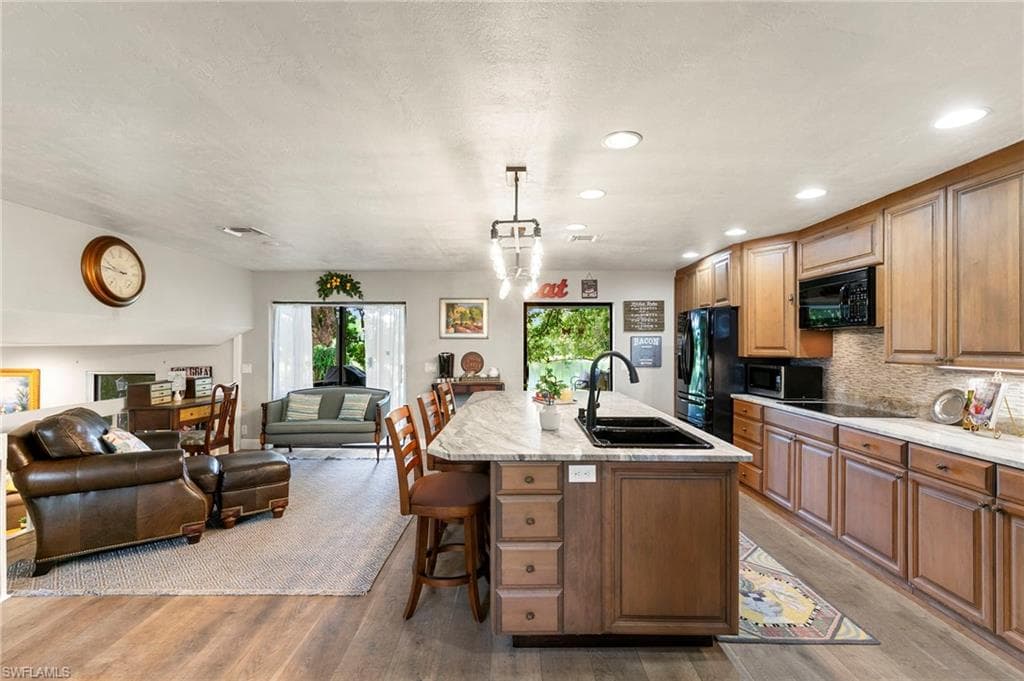 431 Widgeon Pt, Naples, FL 34105-5