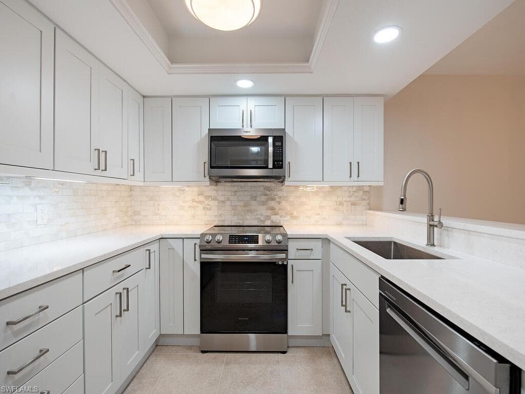 6371 Pelican Bay Blvd N3, Naples, FL 34108-3