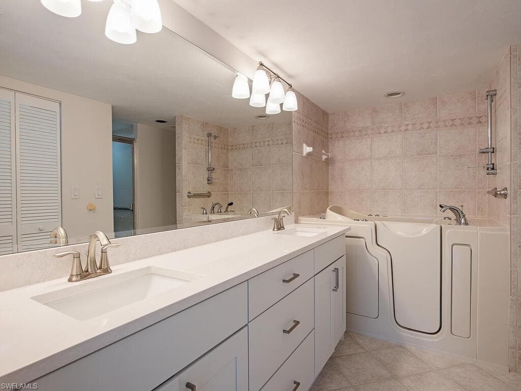 6371 Pelican Bay Blvd N3, Naples, FL 34108-6