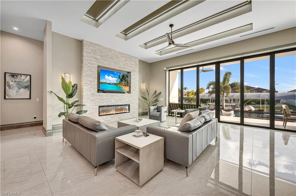 836 Miramar Ct, Cape Coral, FL 33904-10