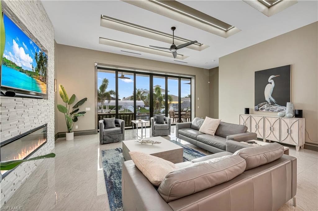 836 Miramar Ct, Cape Coral, FL 33904-11