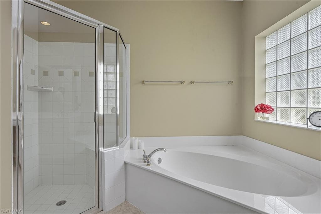 8582 Pepper Tree Way, Naples, FL 34114-17
