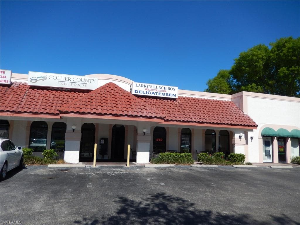 2650 Airport Rd S H, Naples, FL 34112-1