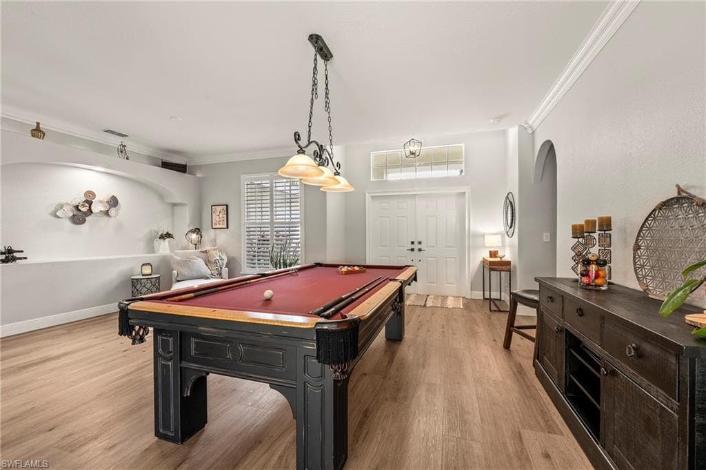 1015 Tivoli Ln, Naples, FL 34104-9