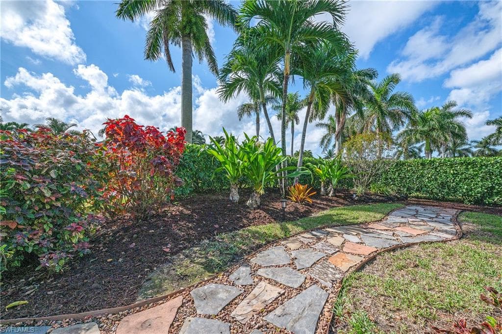 1015 Tivoli Ln, Naples, FL 34104-31