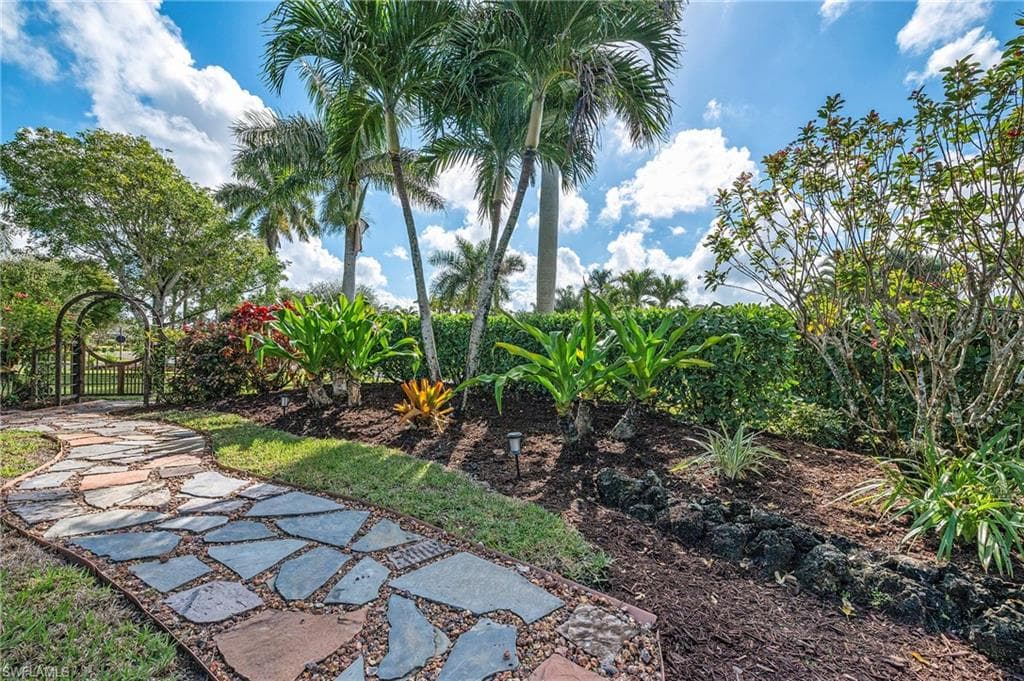 1015 Tivoli Ln, Naples, FL 34104-32