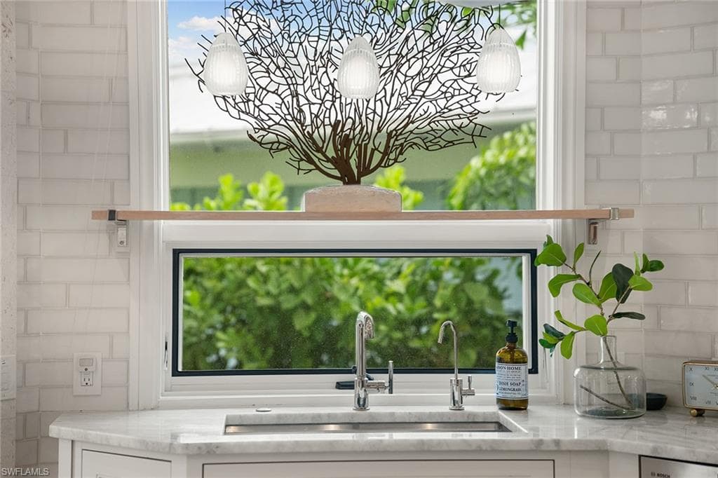 429 14th Ave S, Naples, FL 34102-11