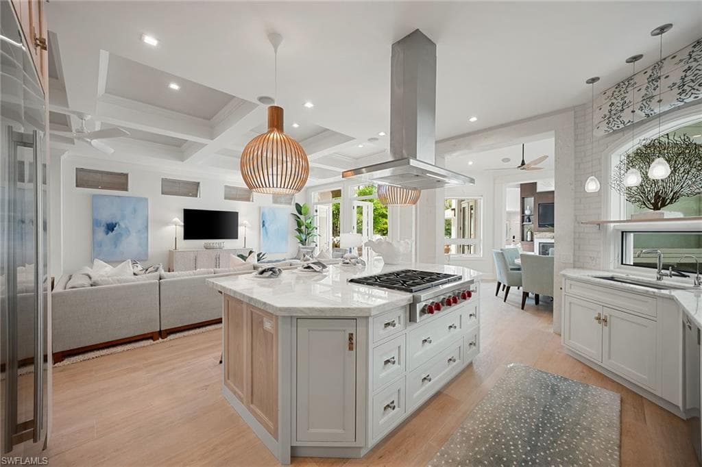 429 14th Ave S, Naples, FL 34102-15