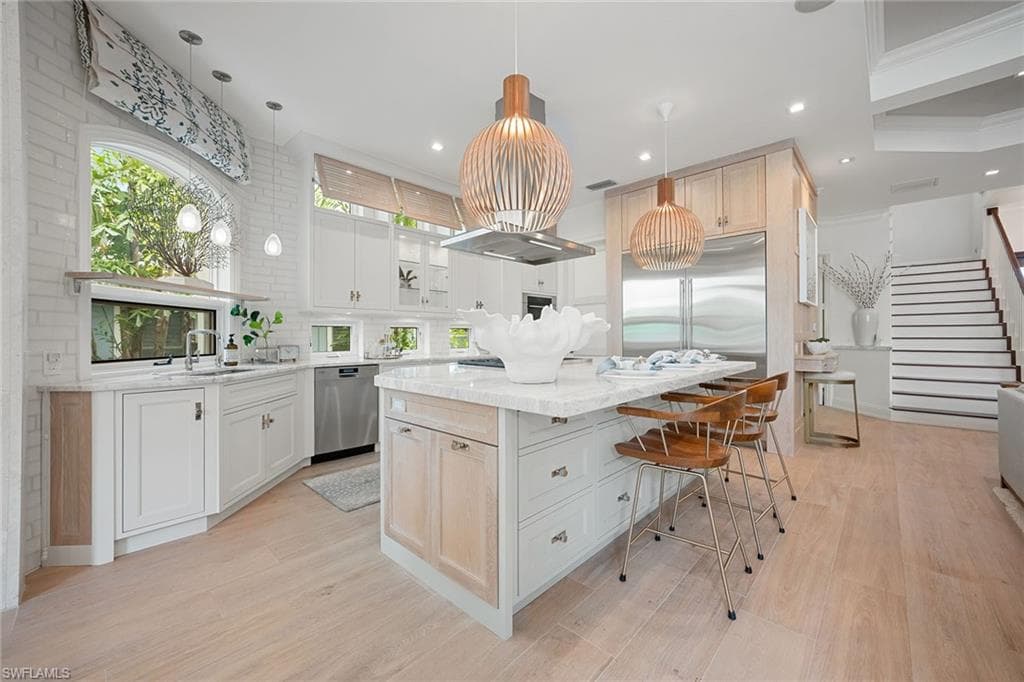 429 14th Ave S, Naples, FL 34102-16