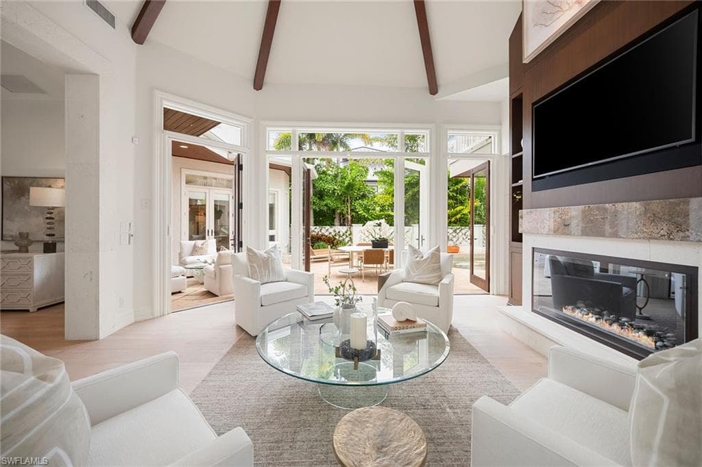 429 14th Ave S, Naples, FL 34102-20