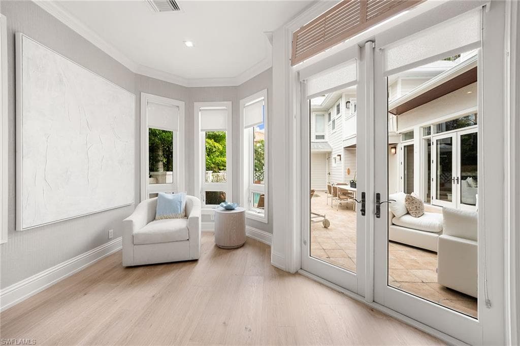 429 14th Ave S, Naples, FL 34102-23