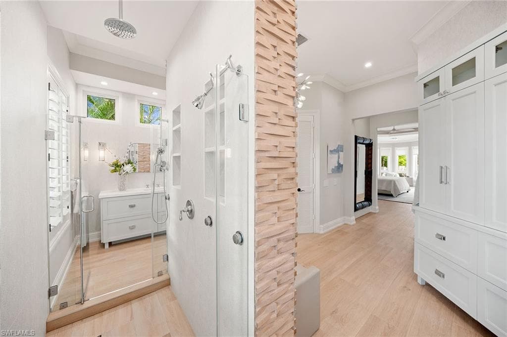 429 14th Ave S, Naples, FL 34102-25