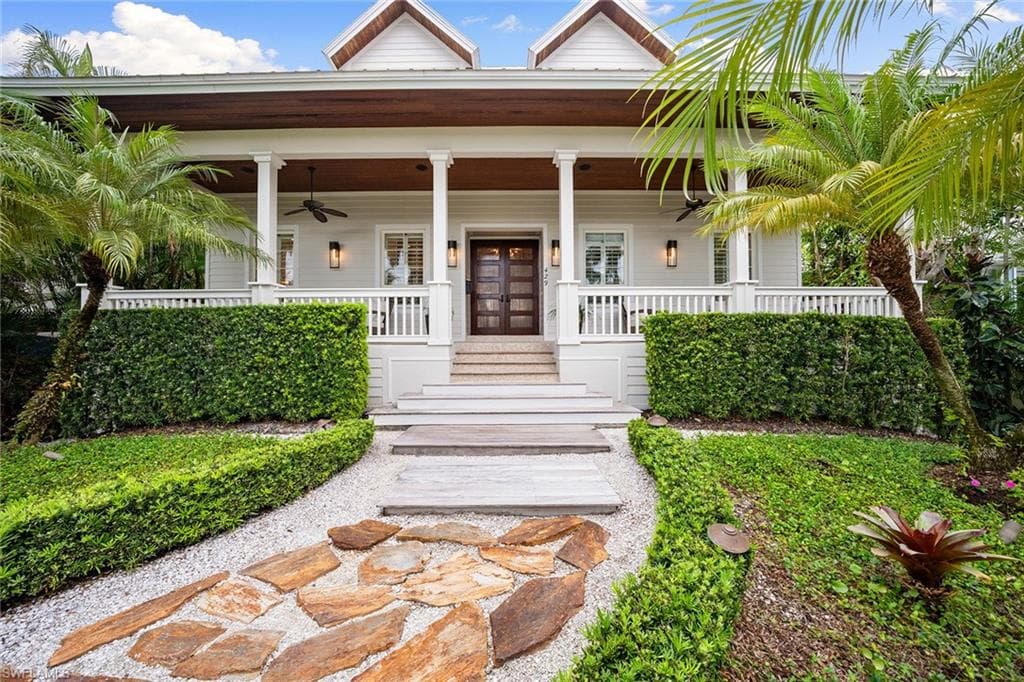 429 14th Ave S, Naples, FL 34102-1