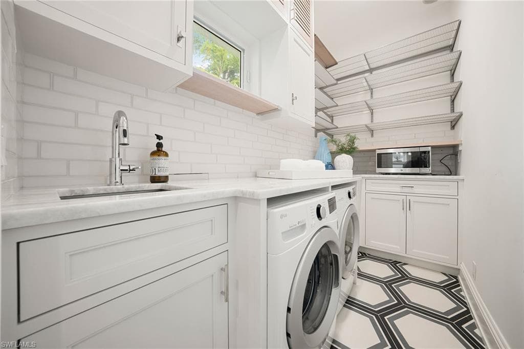 429 14th Ave S, Naples, FL 34102-42