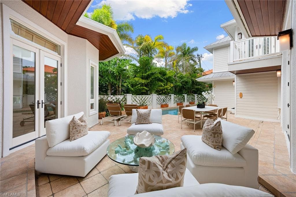 429 14th Ave S, Naples, FL 34102-43