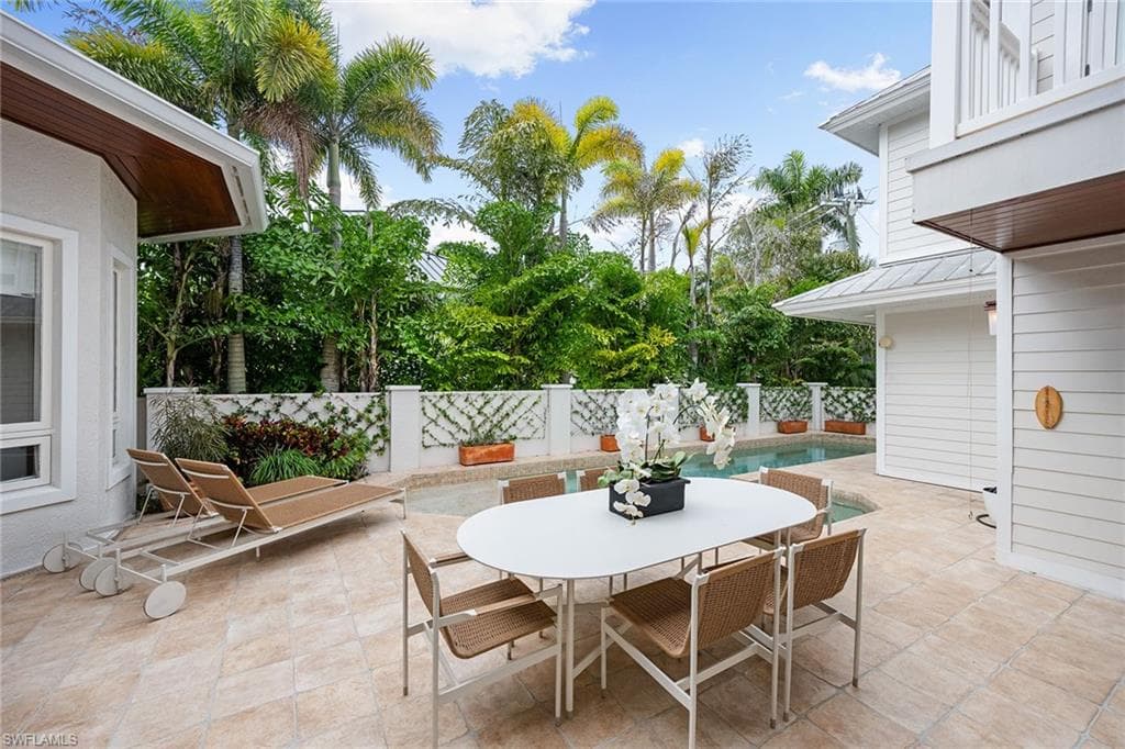 429 14th Ave S, Naples, FL 34102-44