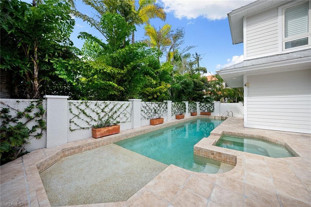 429 14th Ave S, Naples, FL 34102-46