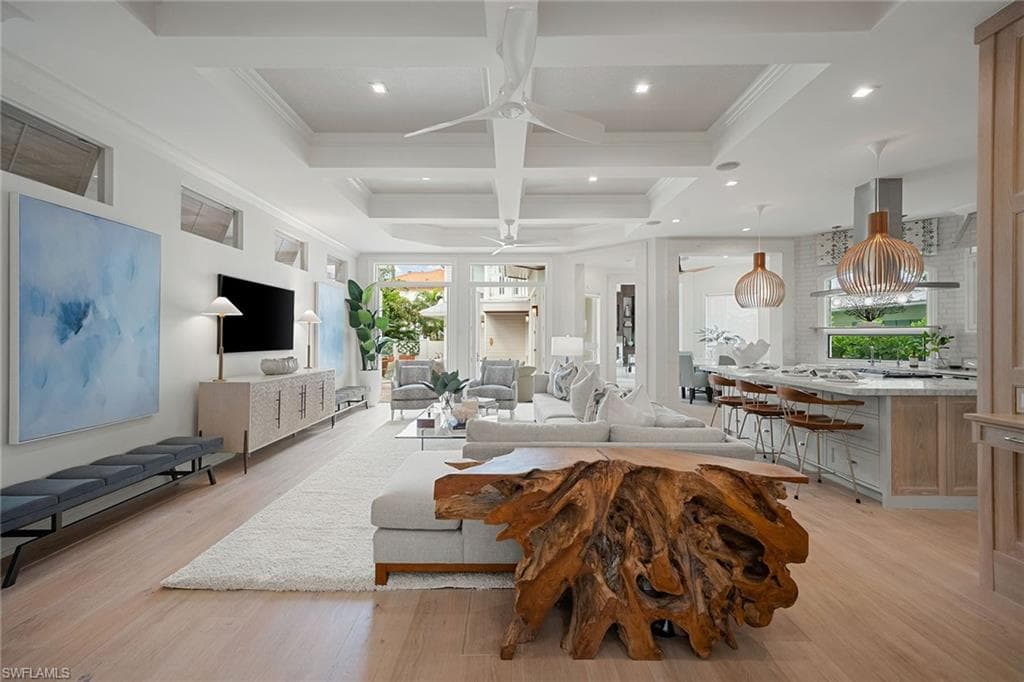 429 14th Ave S, Naples, FL 34102-5