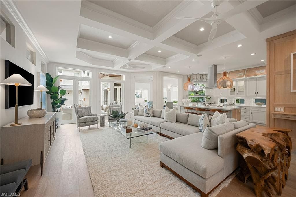 429 14th Ave S, Naples, FL 34102-6