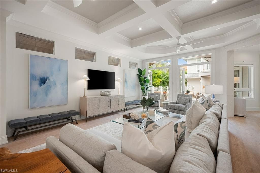 429 14th Ave S, Naples, FL 34102-7