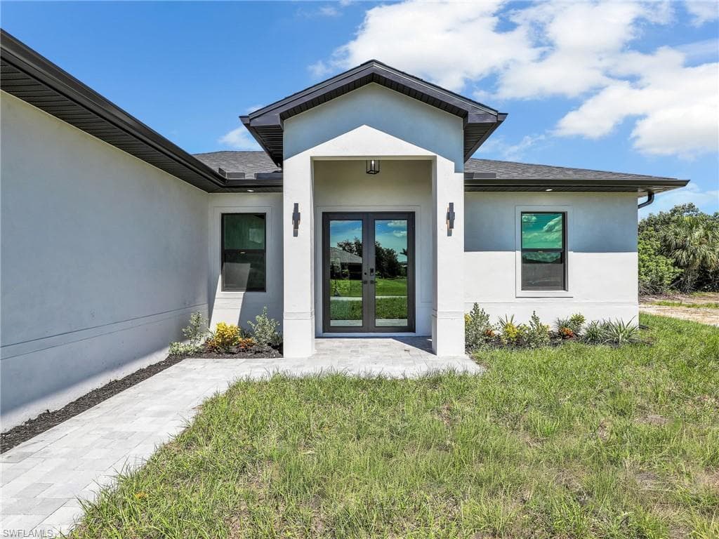 405 14th St, Cape Coral, FL 33993-4