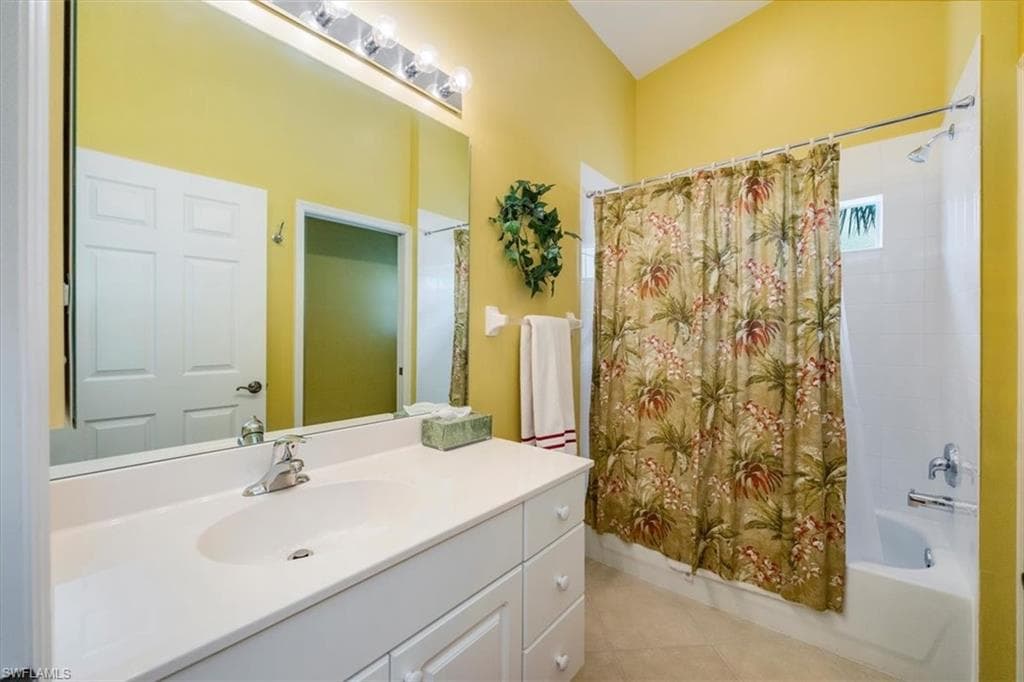 2381 Hidden Lake Ct 8202, Naples, FL 34112-20
