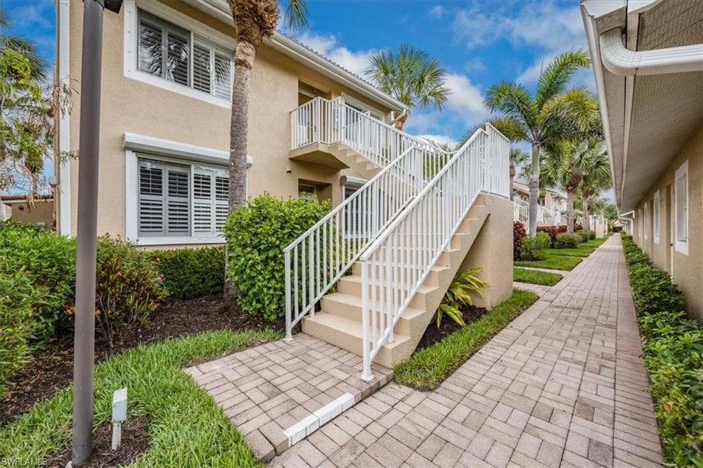 2381 Hidden Lake Ct 8202, Naples, FL 34112-1