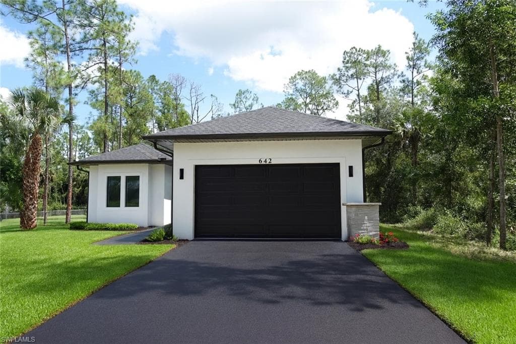 642 Everglades Blvd S, Naples, FL 34117-1