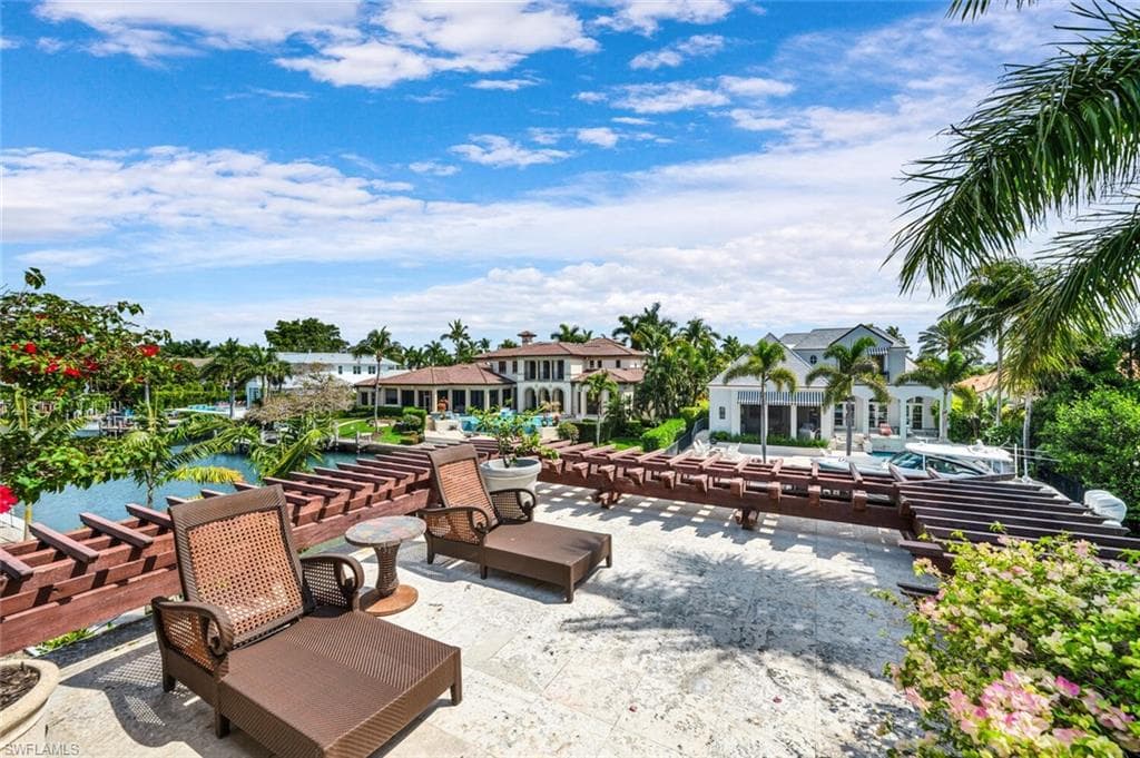 2233 Forrest Ln, Naples, FL 34102-35