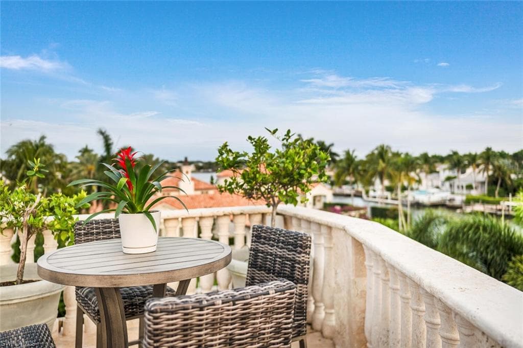 2233 Forrest Ln, Naples, FL 34102-38