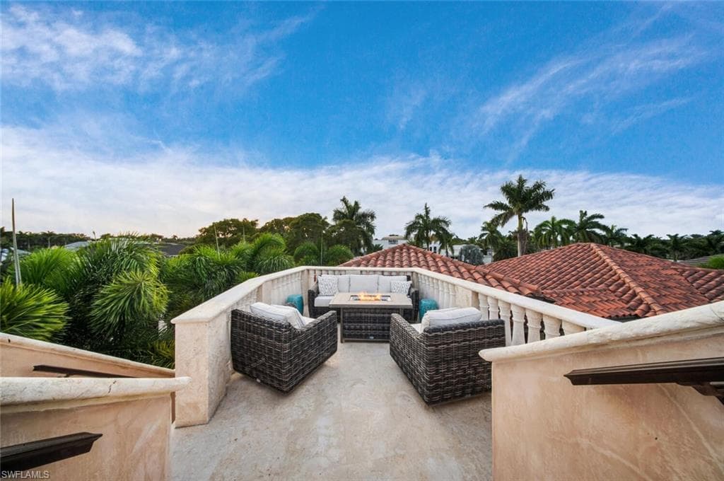 2233 Forrest Ln, Naples, FL 34102-43