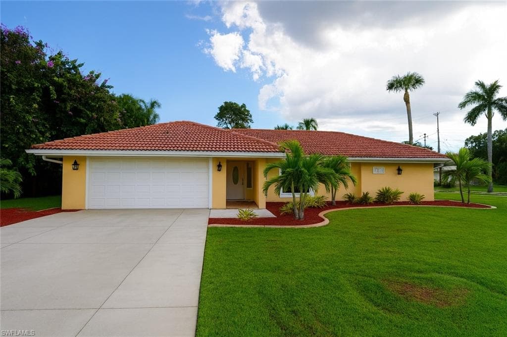 158 Dow Ln, North Fort Myers, FL 33917-1